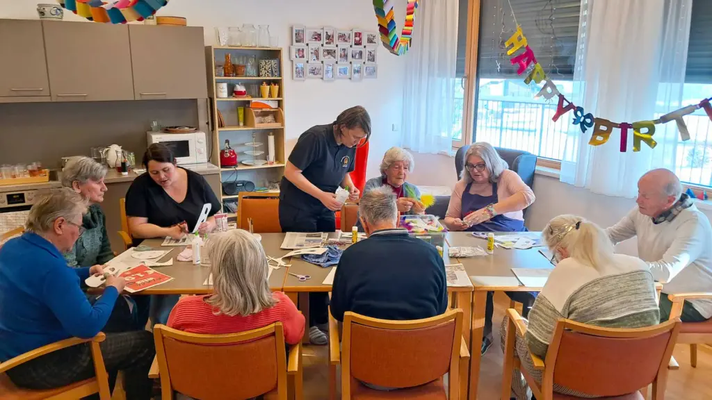 goetzenserleben-ausgabe01-2026-erLEBEN-auszeit-basteln-senioren