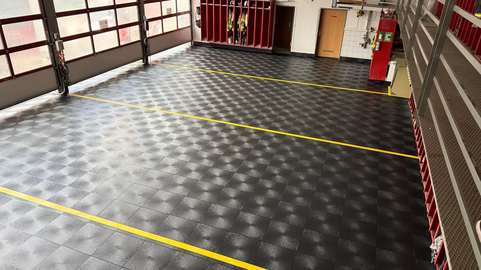 Neuer Hallenboden für die Feuerwehr Götzens